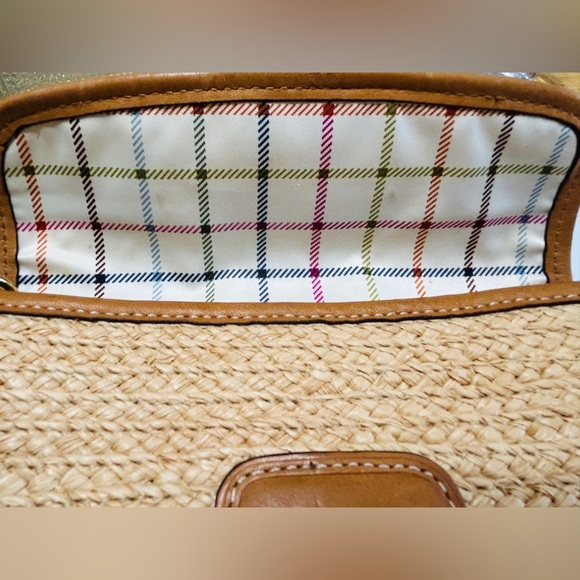 Coach clutch/wristlet. Excellent used condition. Measures approx 7.5” x 5” x 2”. - Picture 11 of 12
